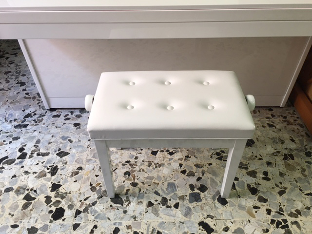 sgabelli-per-pianoforte-a-milano